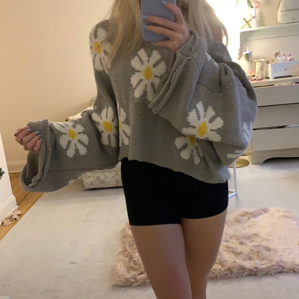 Gray flower sweater size medium